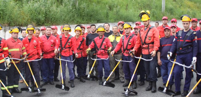Formação de manuseamento de equipamentos mecânicos de combate a incêndios