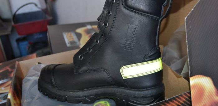 Bombeiros de Alcabideche recebem botas especiais de combate a incêndios