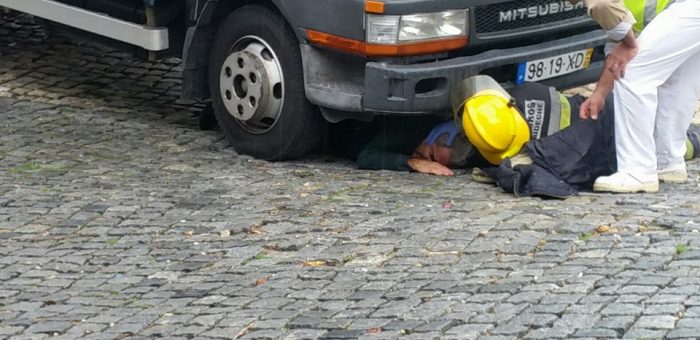 Bombeiros de Alcabideche socorrem vítima de atropelamento