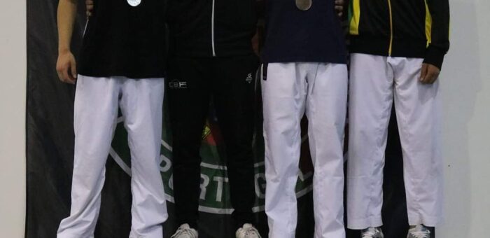 Atletas de karaté trazem 2 medalhas para casa